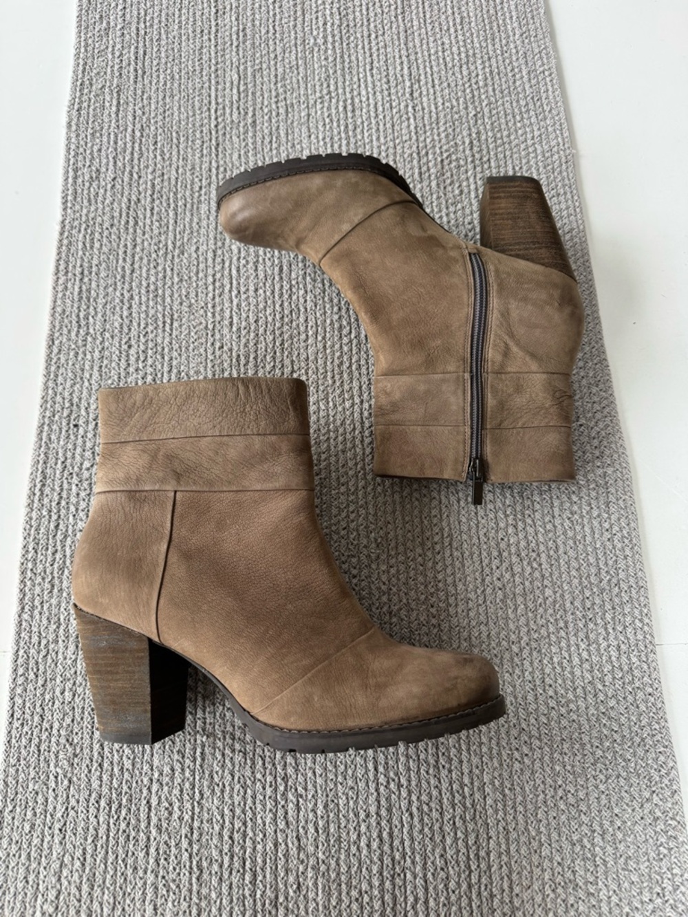 Clarks Taupe Light Brown Leather Heeled Ankle Boots Size 9